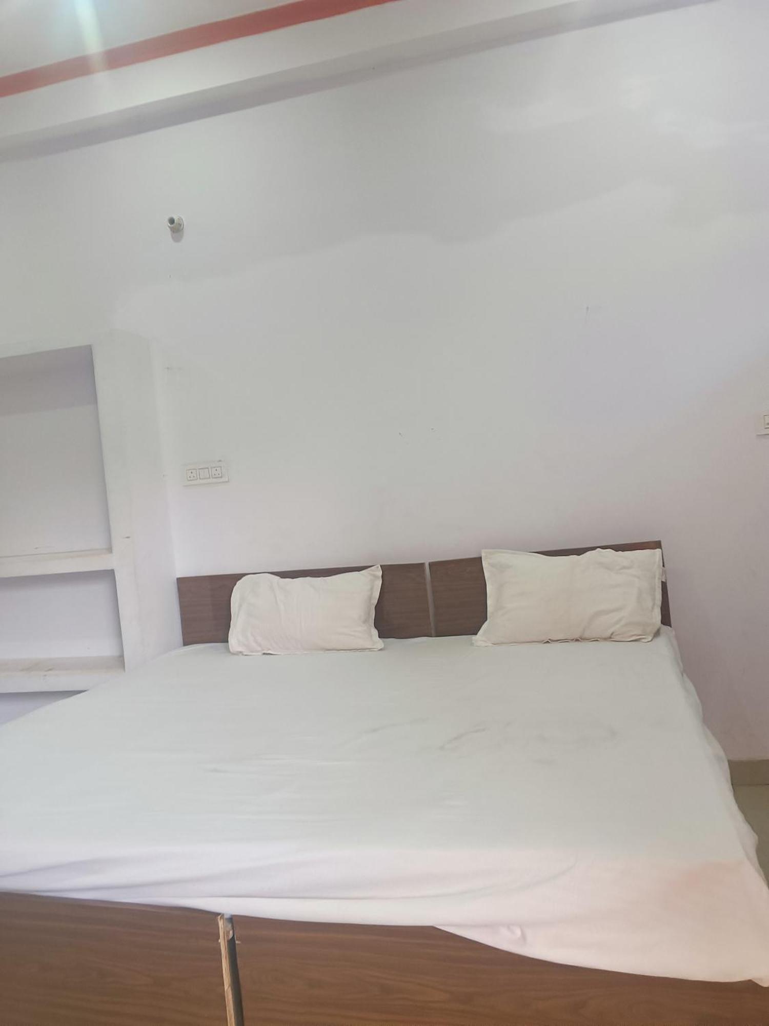 La Ayodhya Residency Hotell Exteriör bild