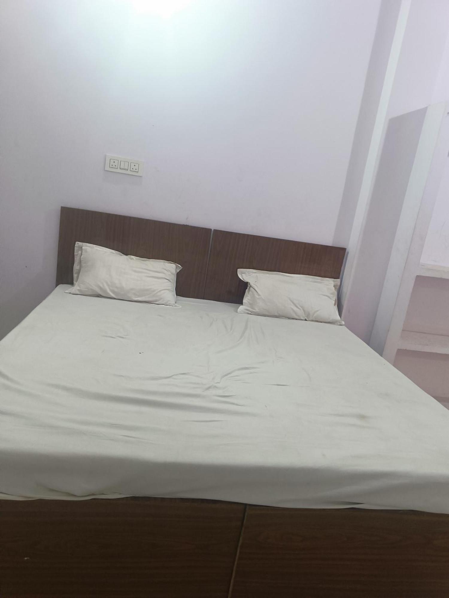 La Ayodhya Residency Hotell Exteriör bild
