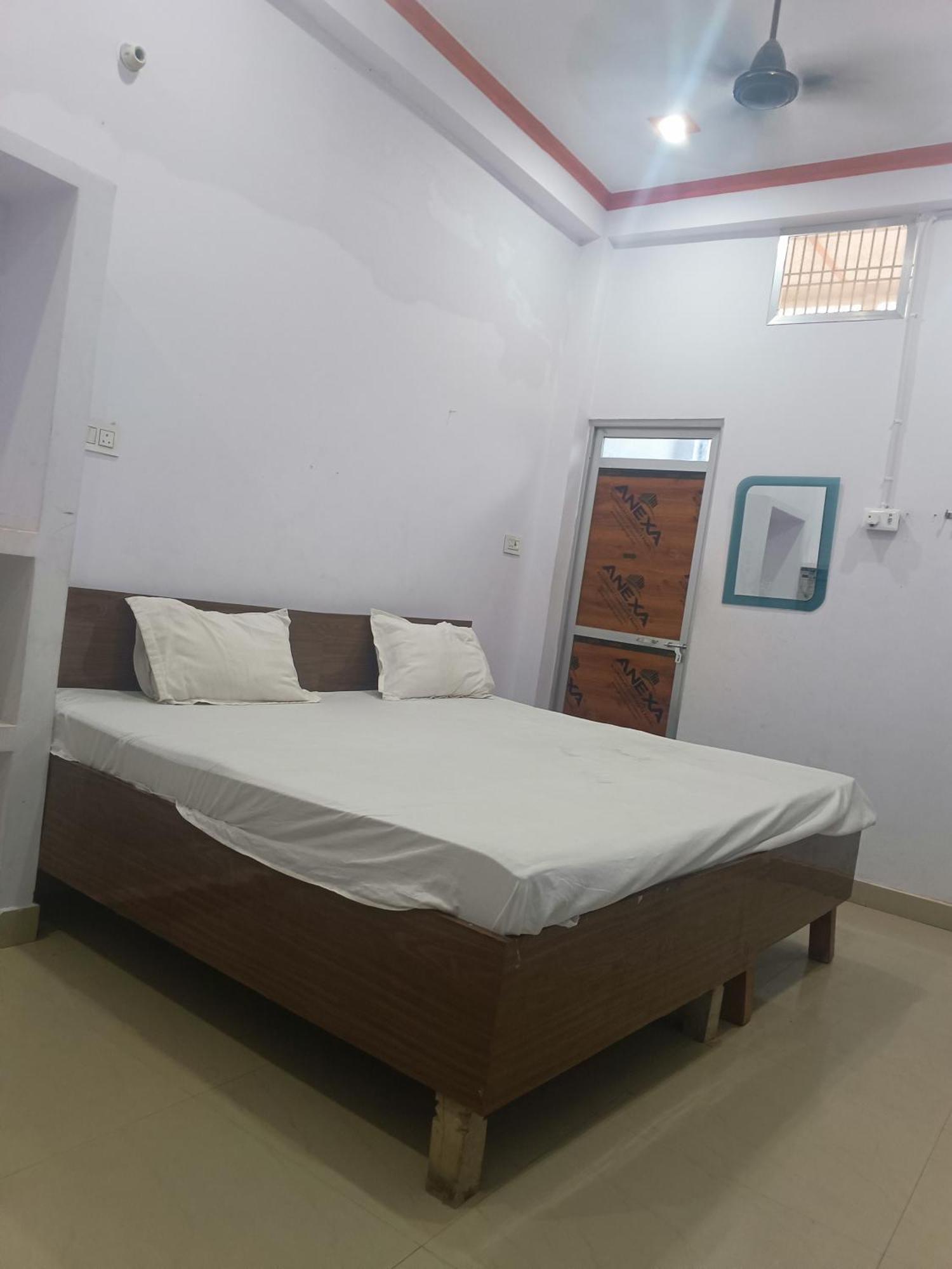 La Ayodhya Residency Hotell Exteriör bild