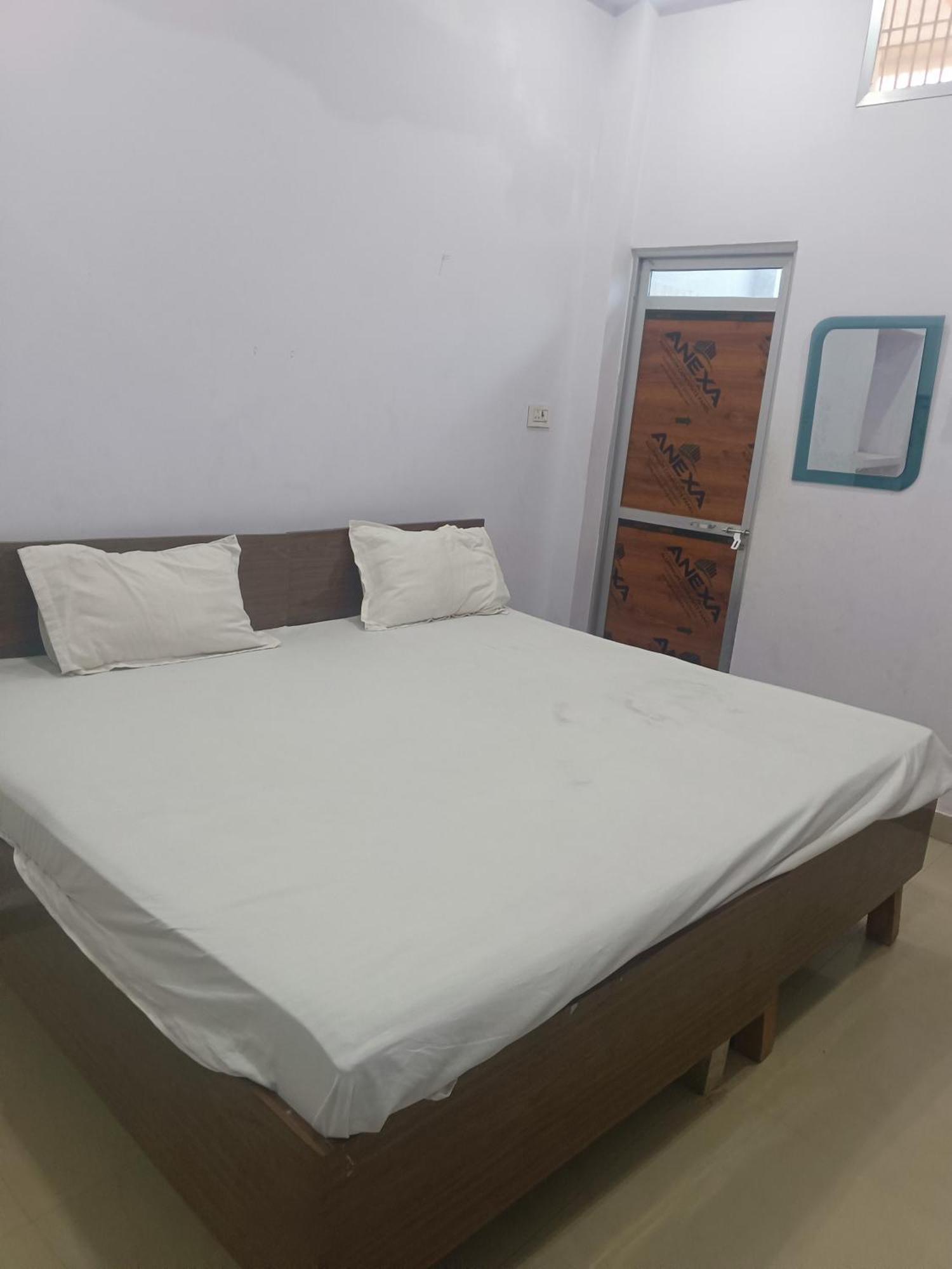 La Ayodhya Residency Hotell Exteriör bild