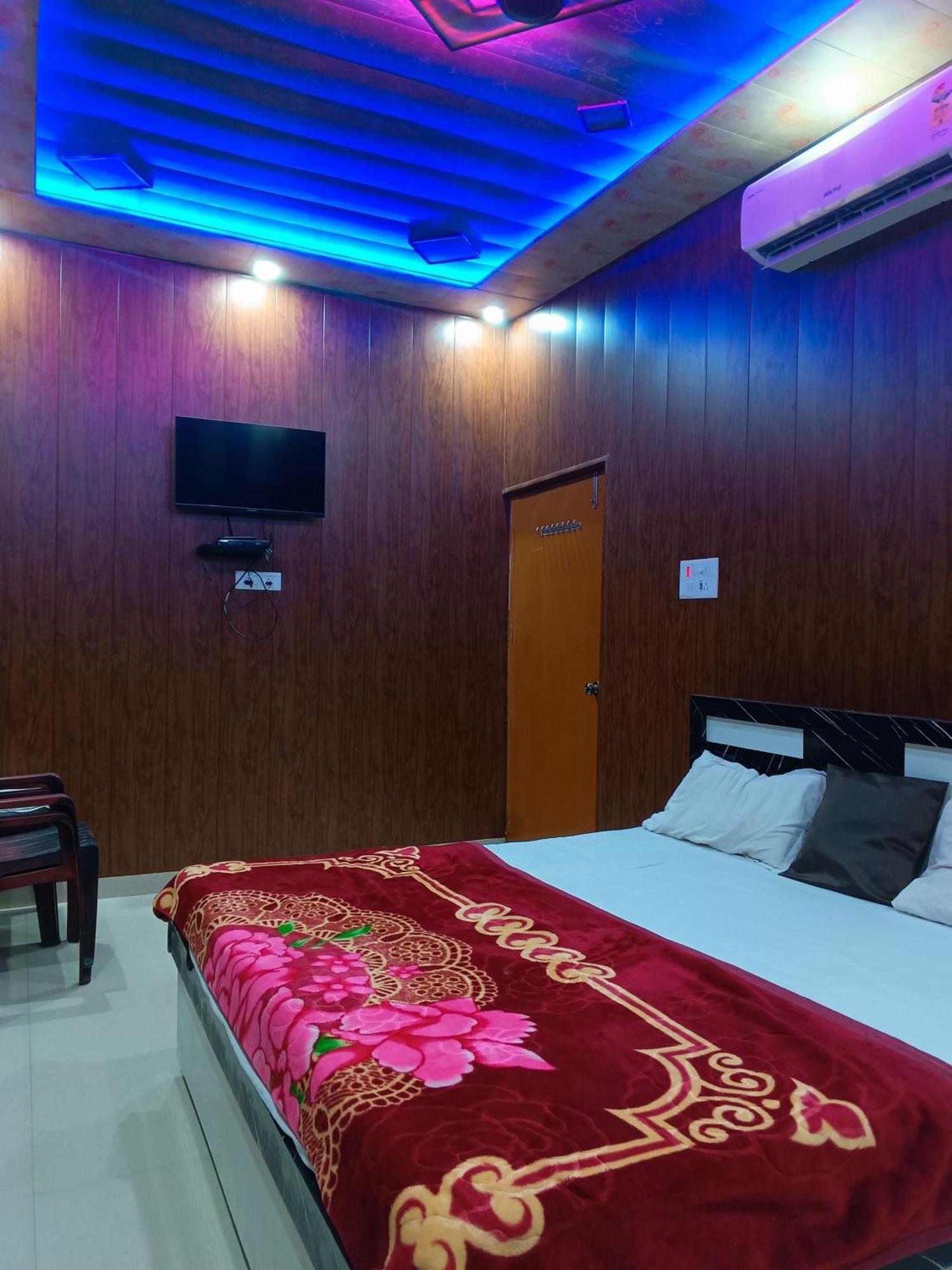 La Ayodhya Residency Hotell Exteriör bild