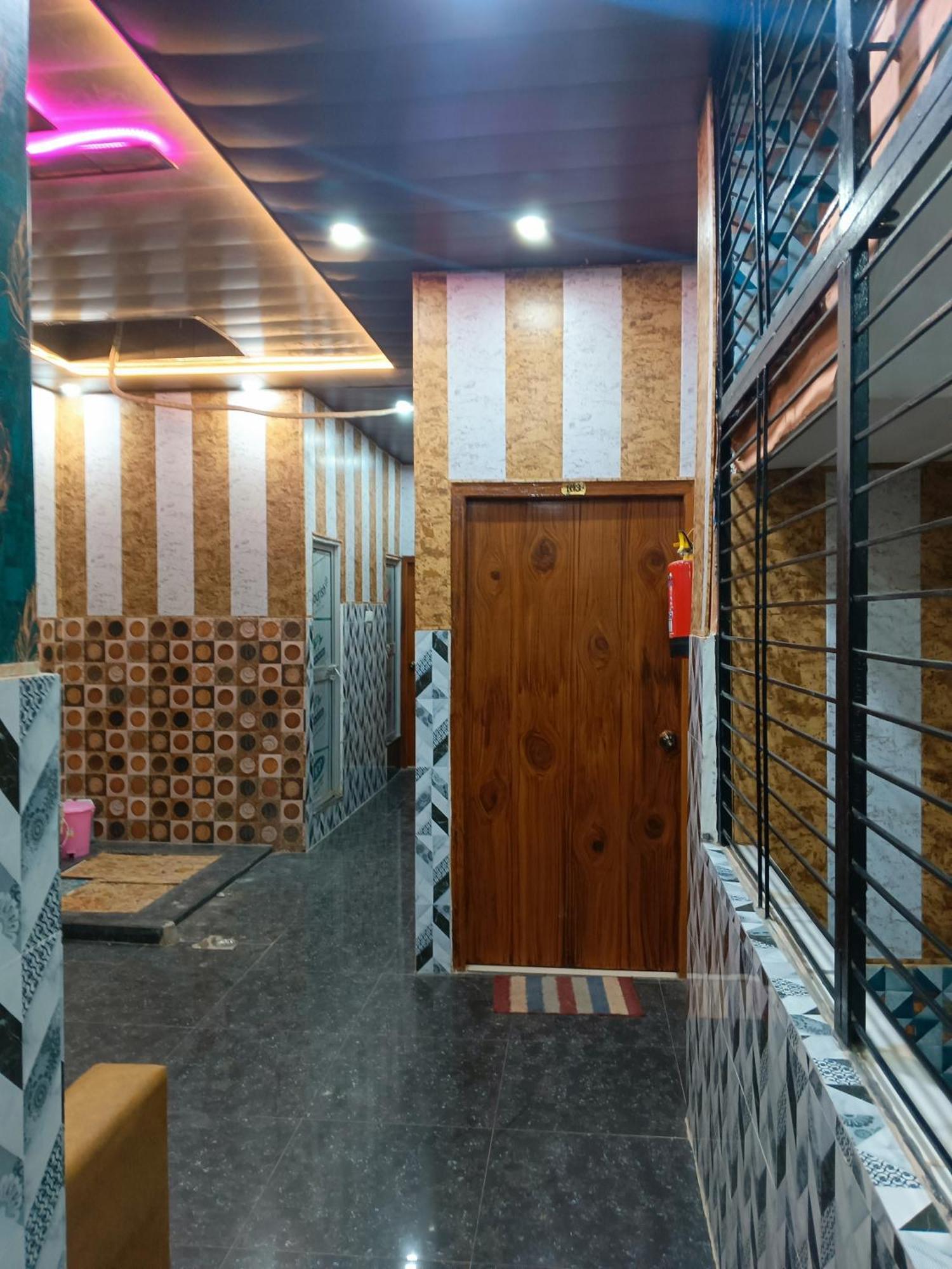 La Ayodhya Residency Hotell Exteriör bild