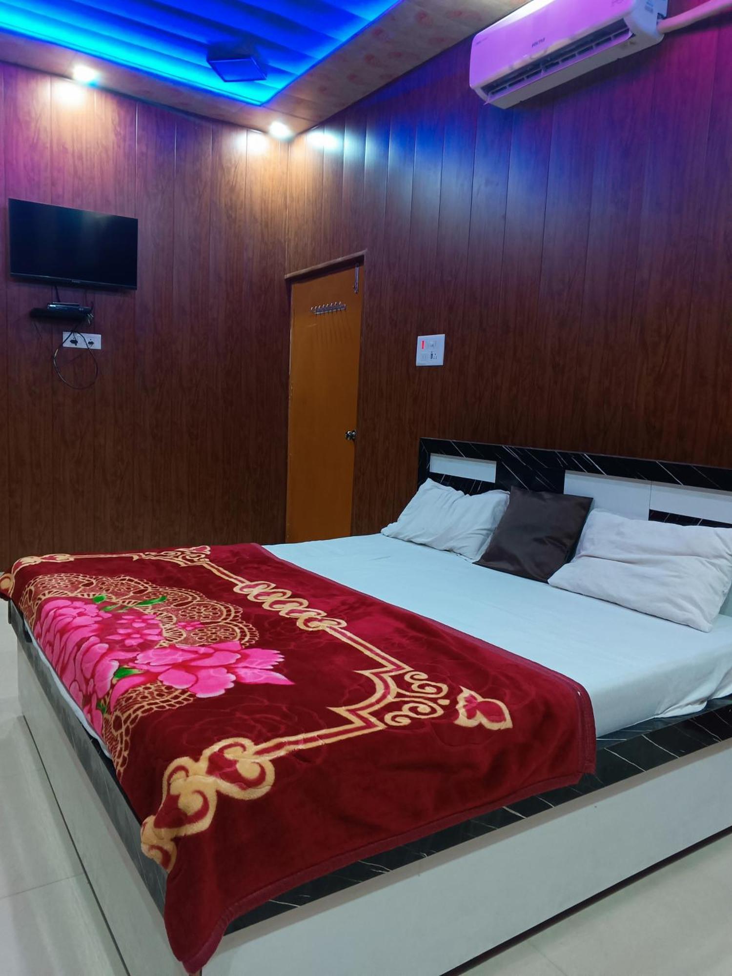 La Ayodhya Residency Hotell Exteriör bild