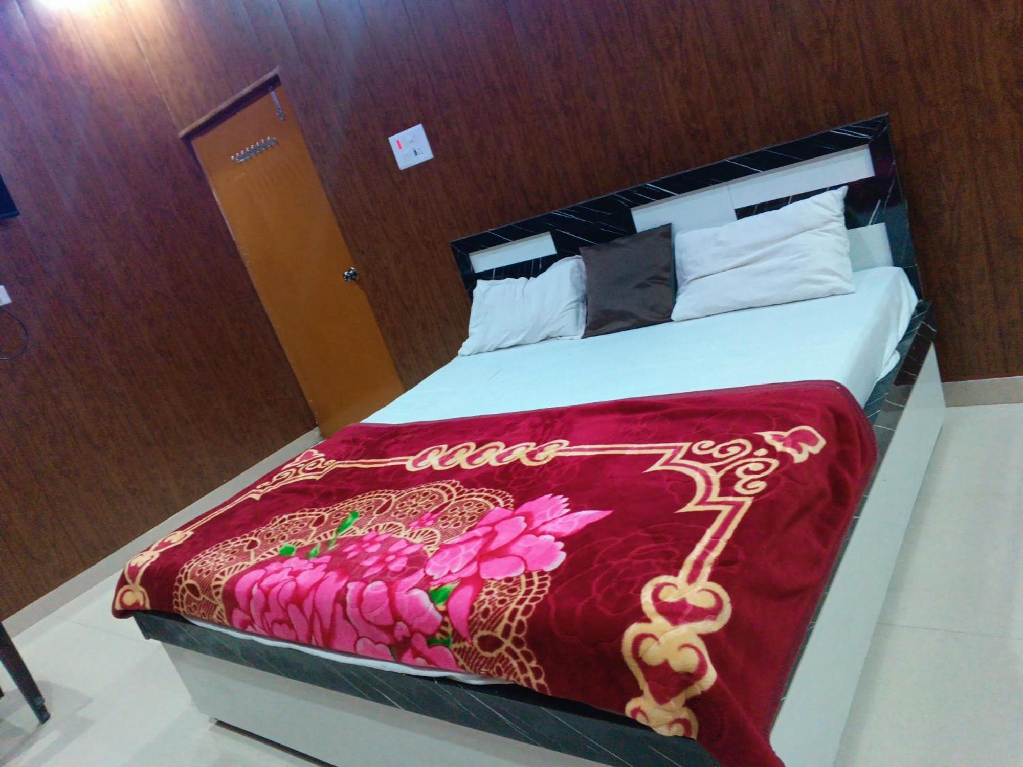 La Ayodhya Residency Hotell Exteriör bild