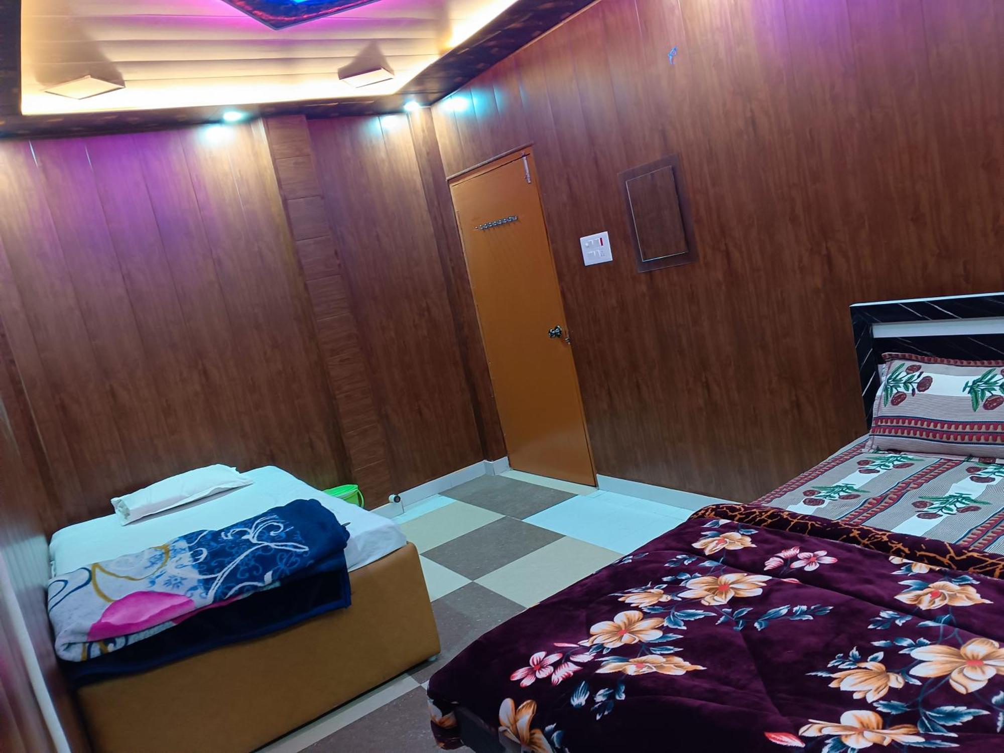 La Ayodhya Residency Hotell Exteriör bild